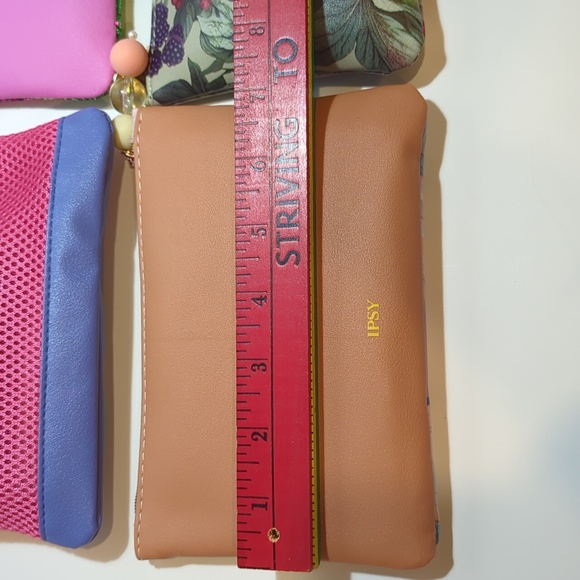 IPSY 6 Zipper Bags With 24 New Mystery Makeups - Picture 7 of 8